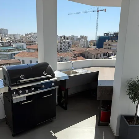 Lux Skyline & Whirlpool * לרנקה